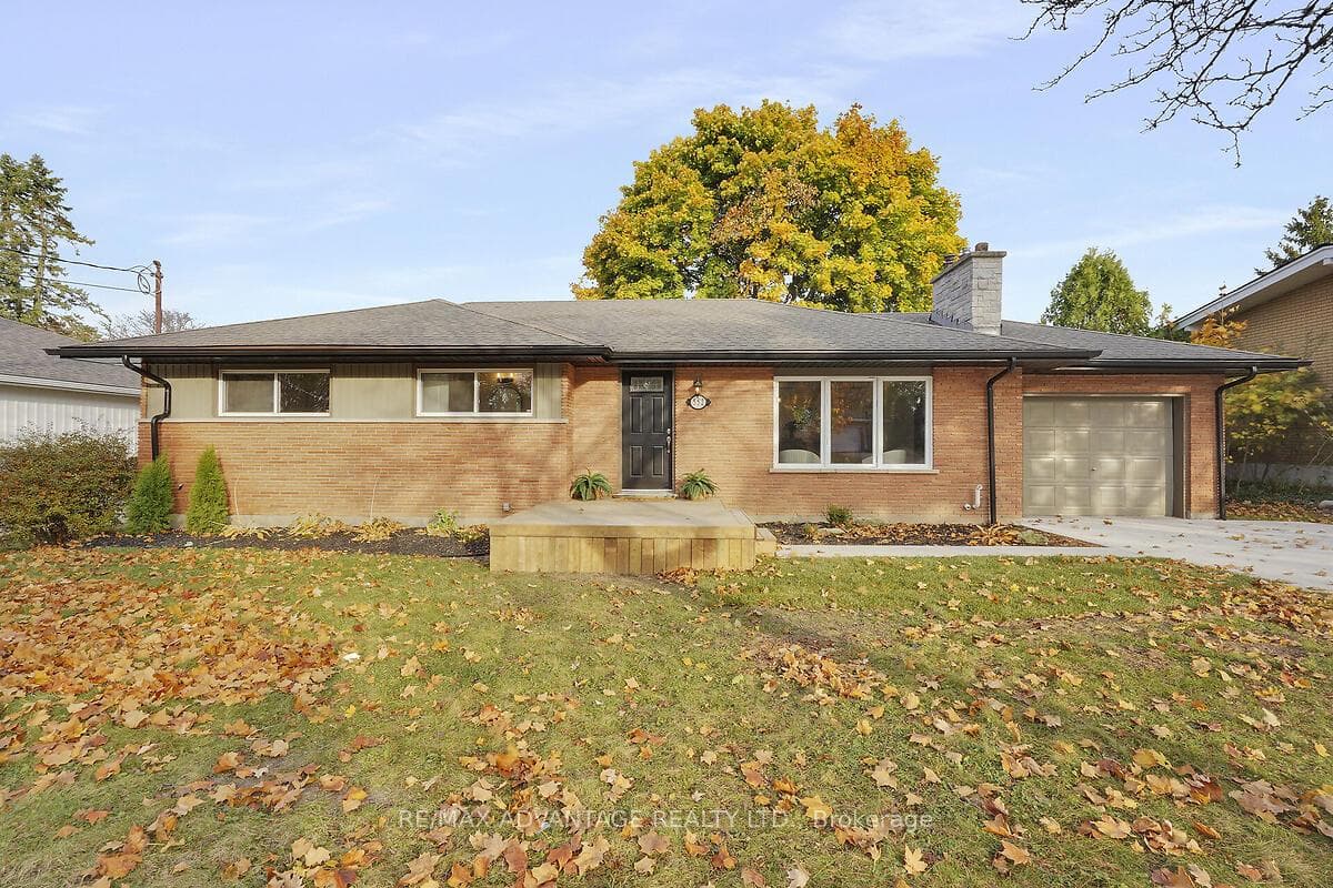 552 Everglade Crescent photo 1