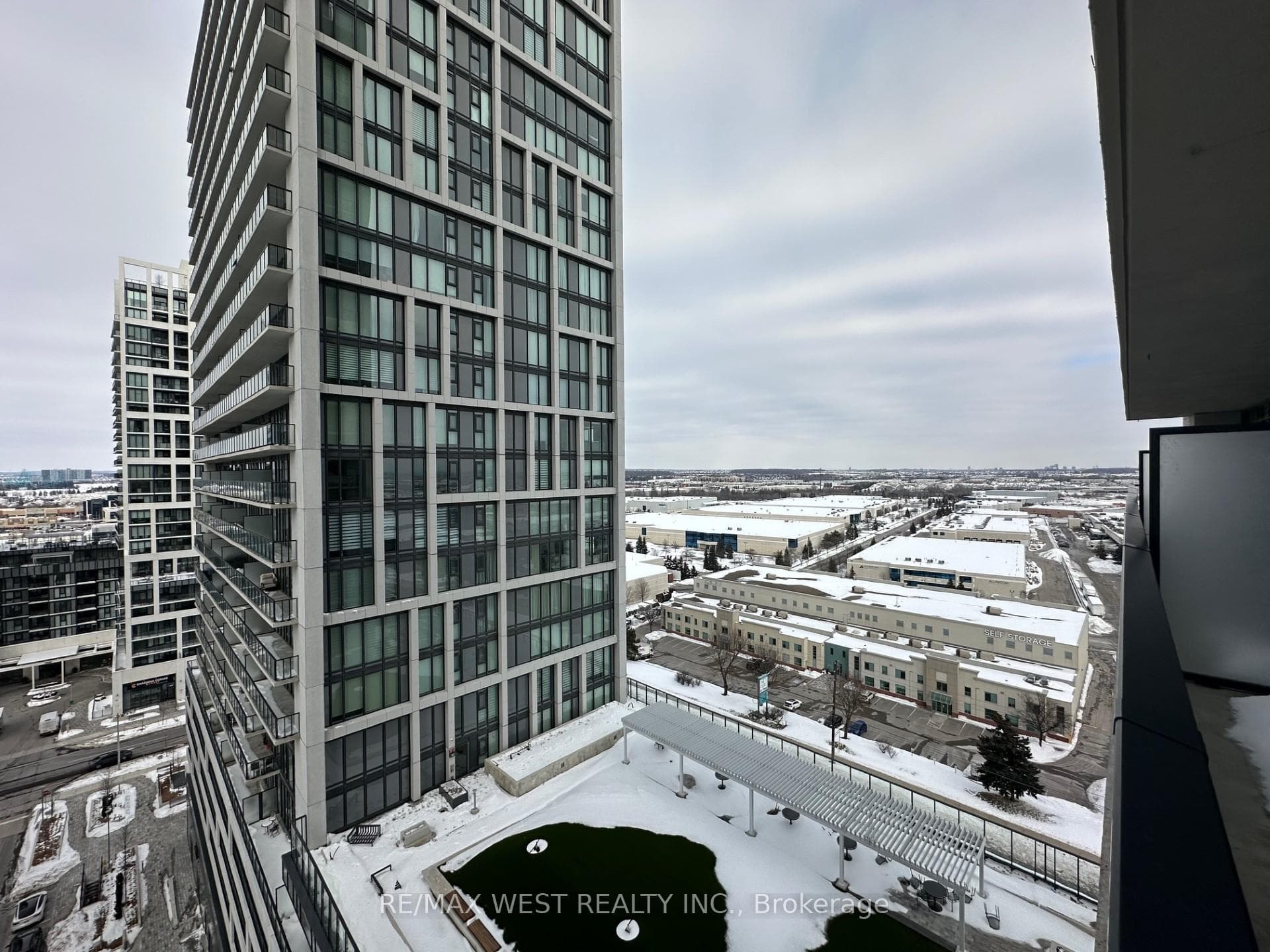 8960 Jane Street Unit 1418 photo 18