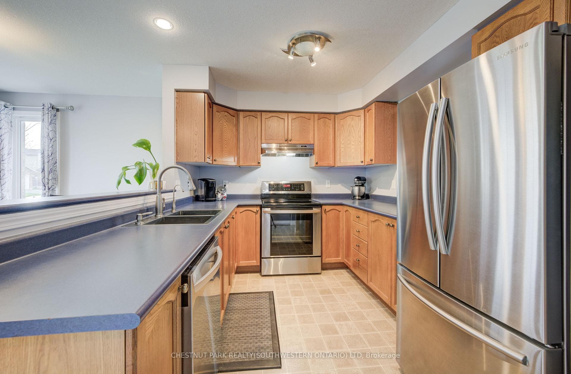 665 Windflower Crescent photo 9