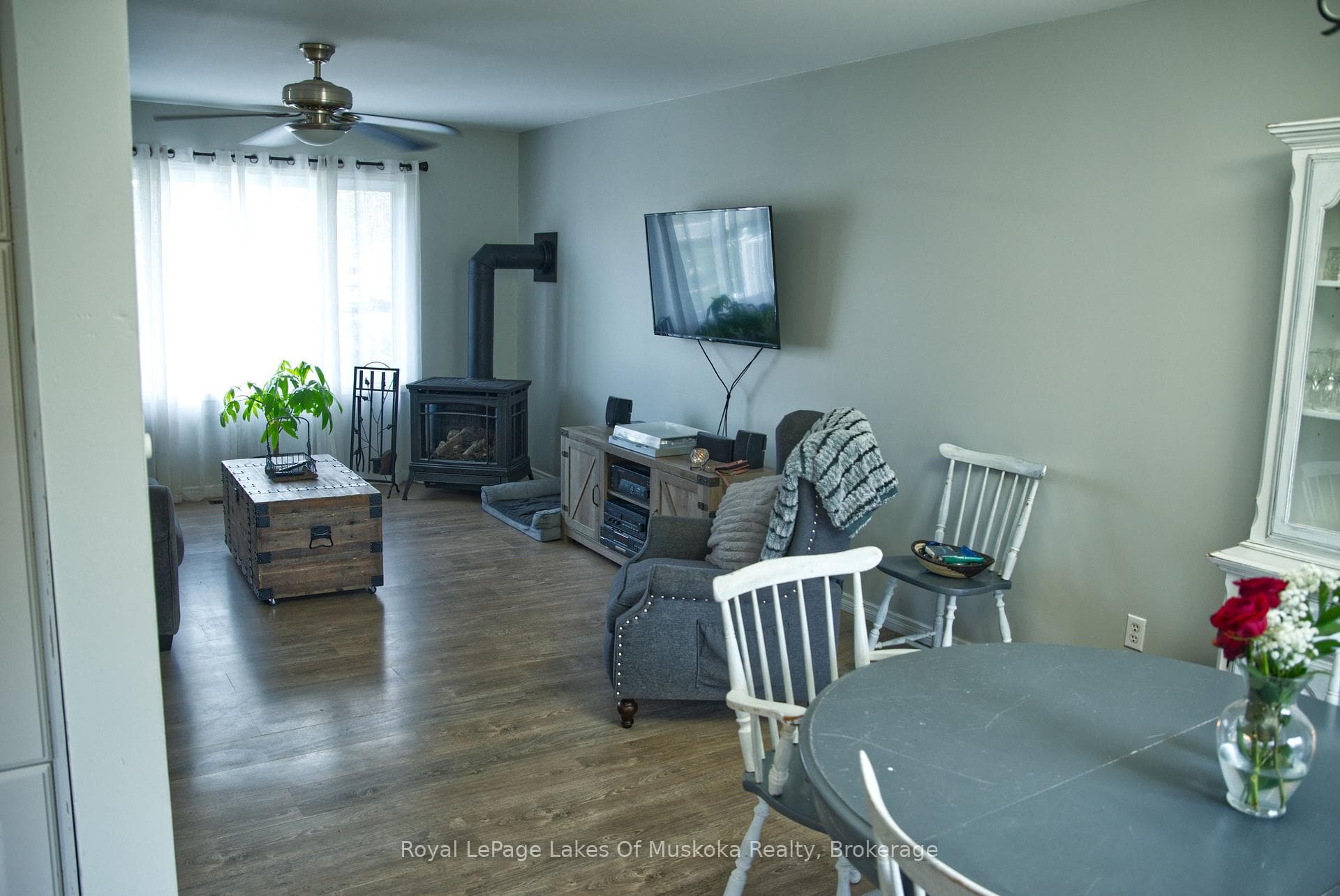 52 Sunshine Street photo 11