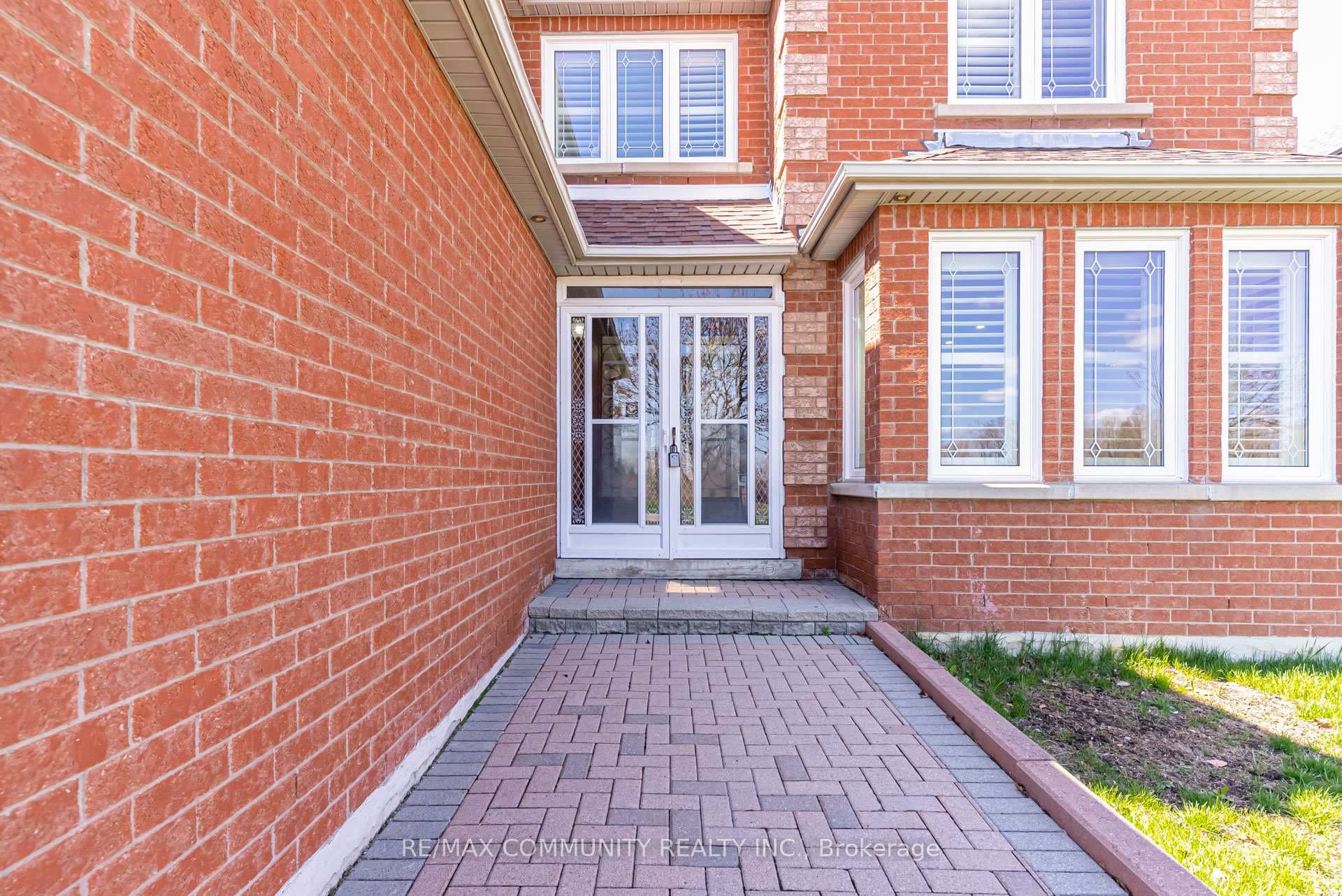 24 Marydale Avenue photo 4