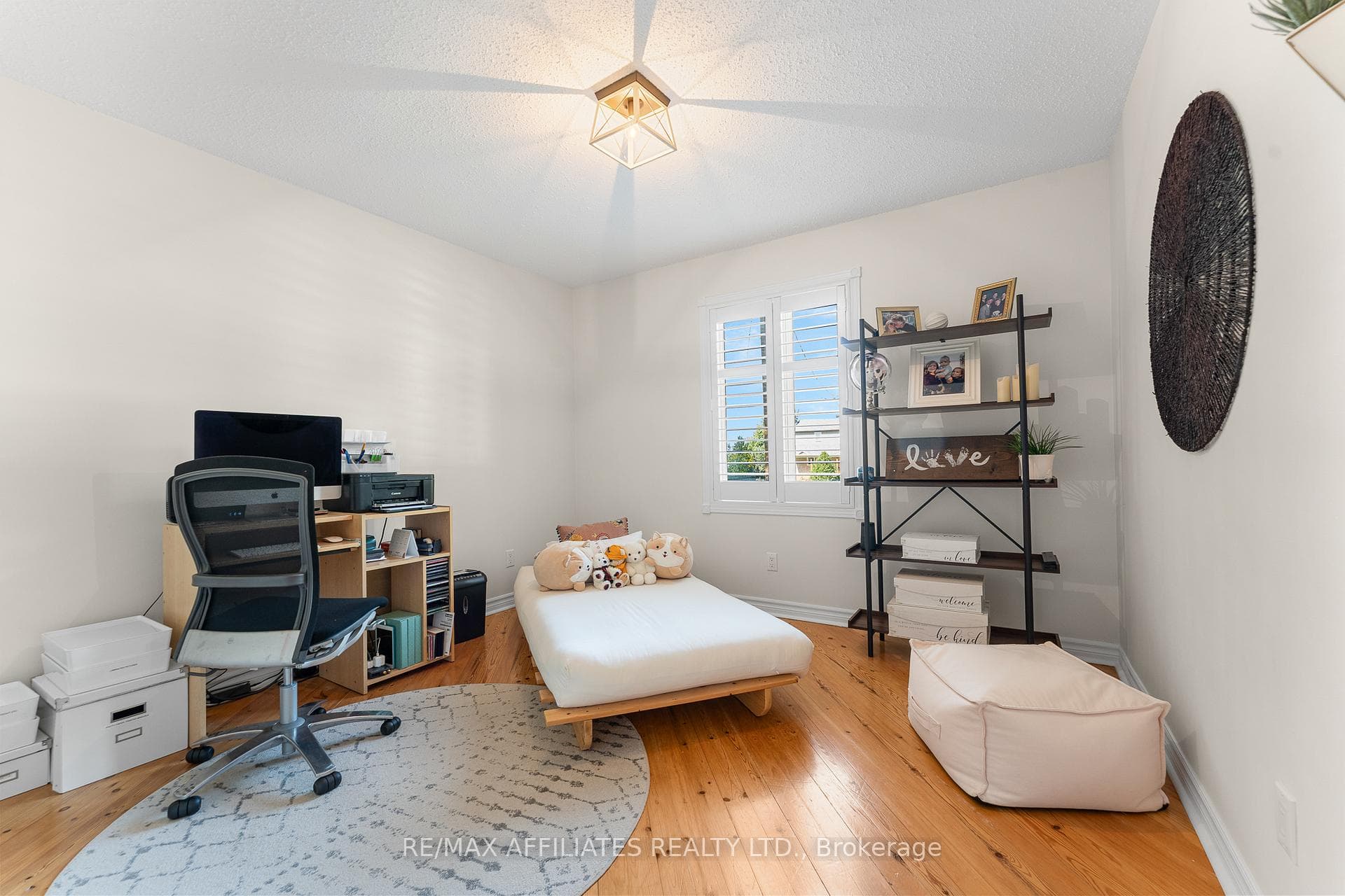 Bright & Spacious Bedroom 2