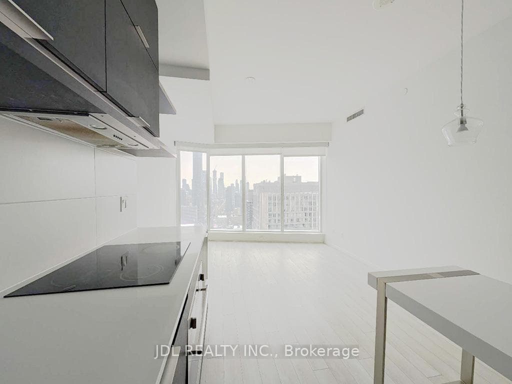 197 Yonge Street Unit 3814 photo 7