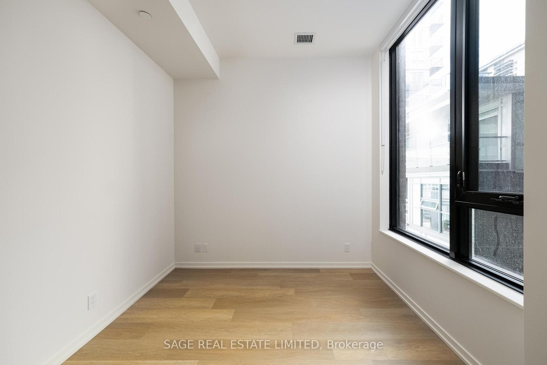 109 Erskine Avenue Unit 612 photo 13