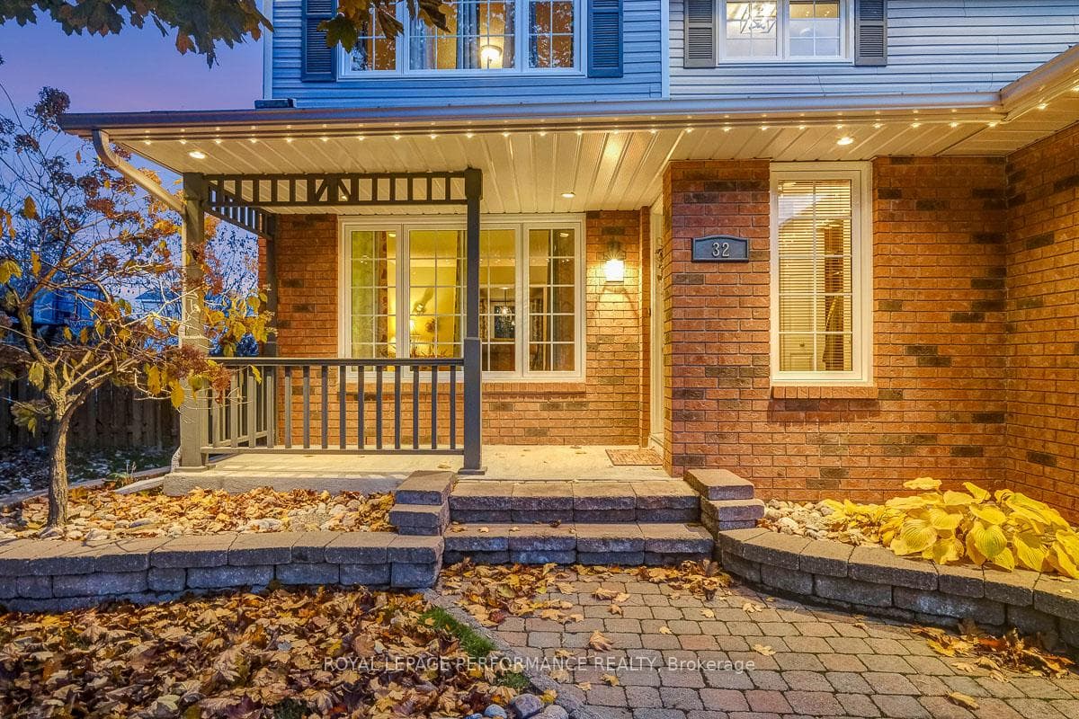 32 Parklands Avenue photo 4