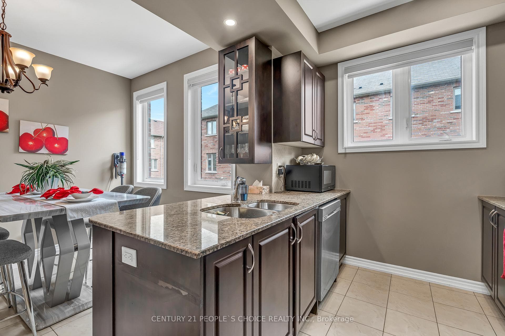 33 Shiff Crescent photo 17