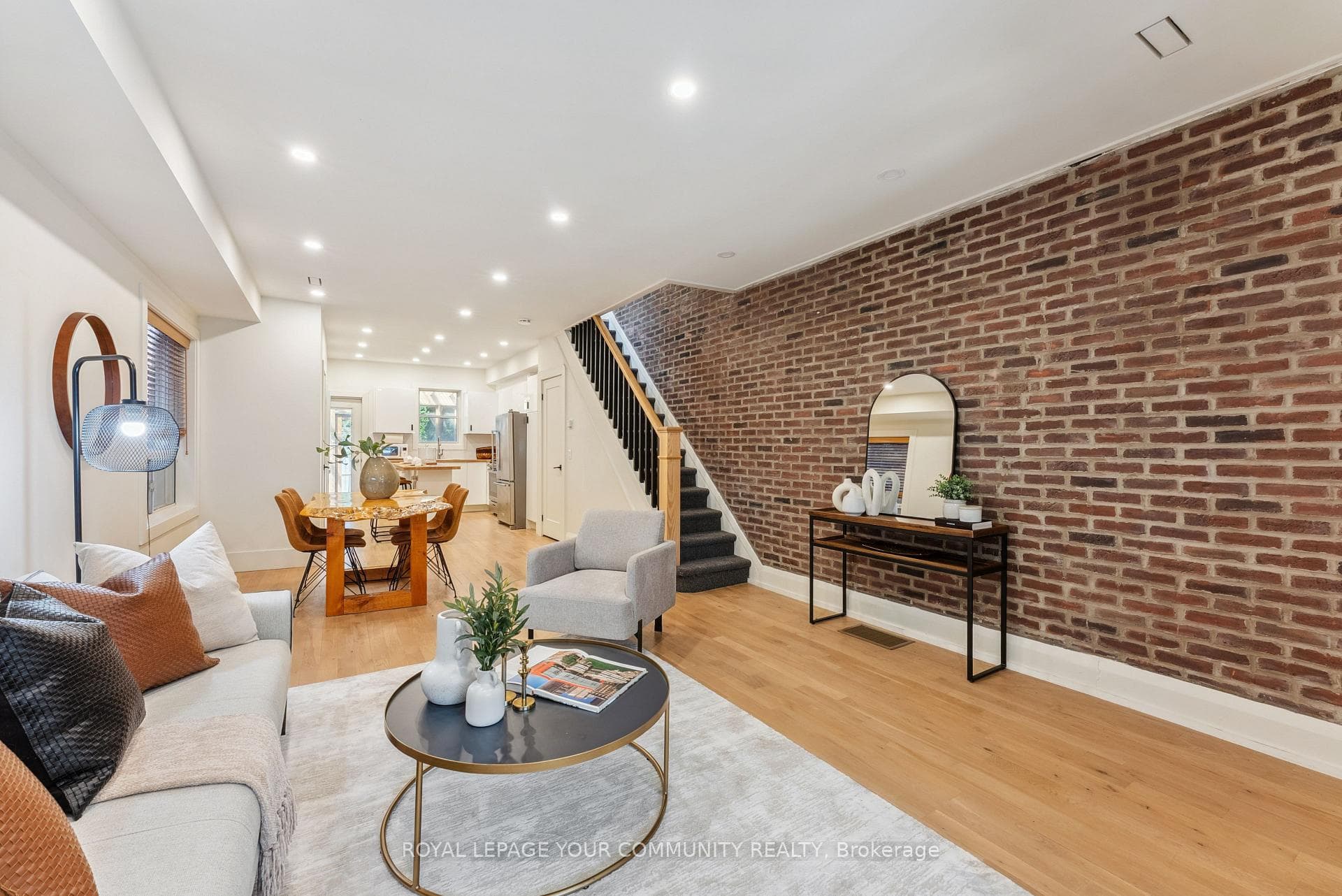 12 Lamb Avenue photo 6
