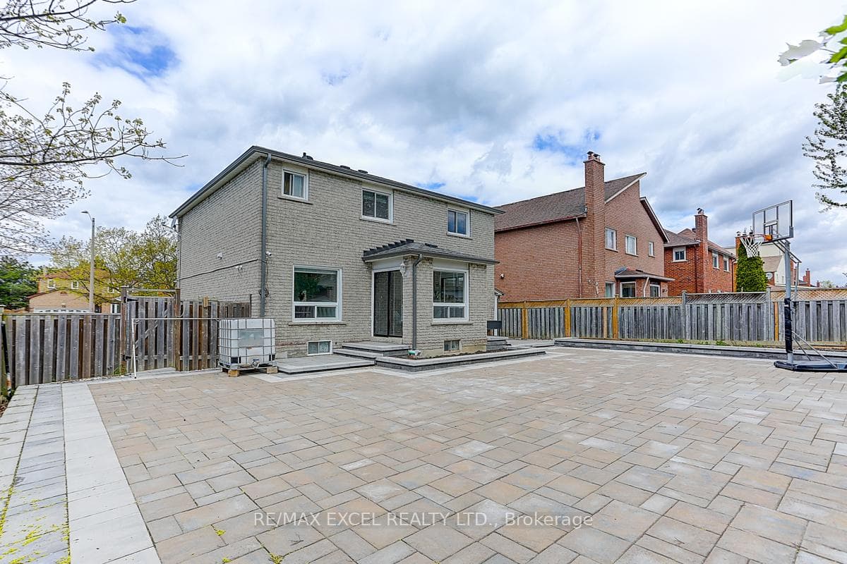 29 Featherstone Avenue photo 35