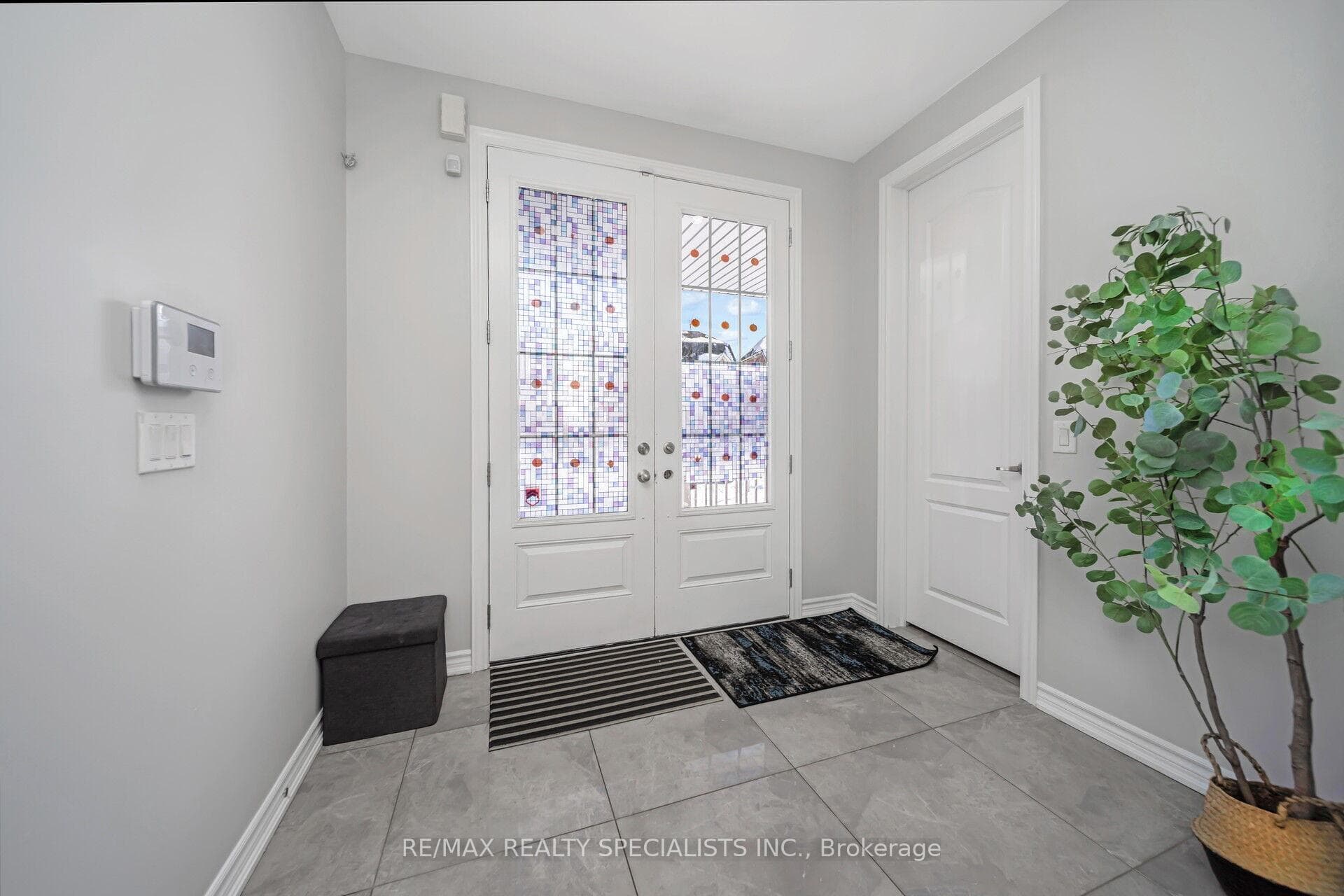 46 Valleybrook Crescent photo 5