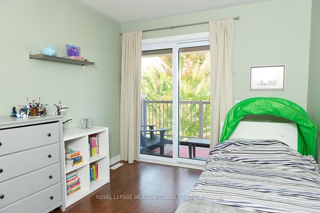 84 Reynolds Crescent photo 24
