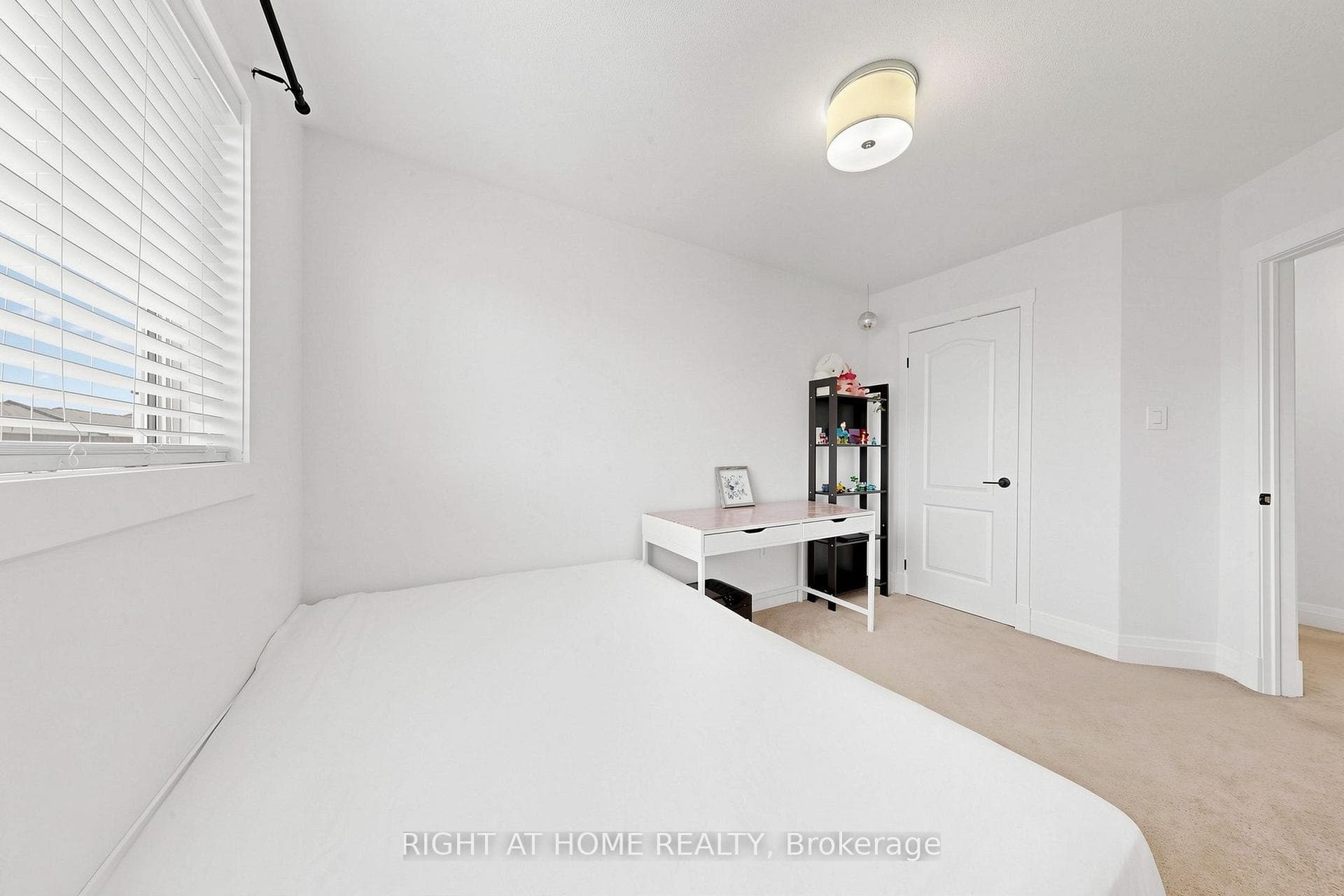 7 Macmillan Avenue photo 42