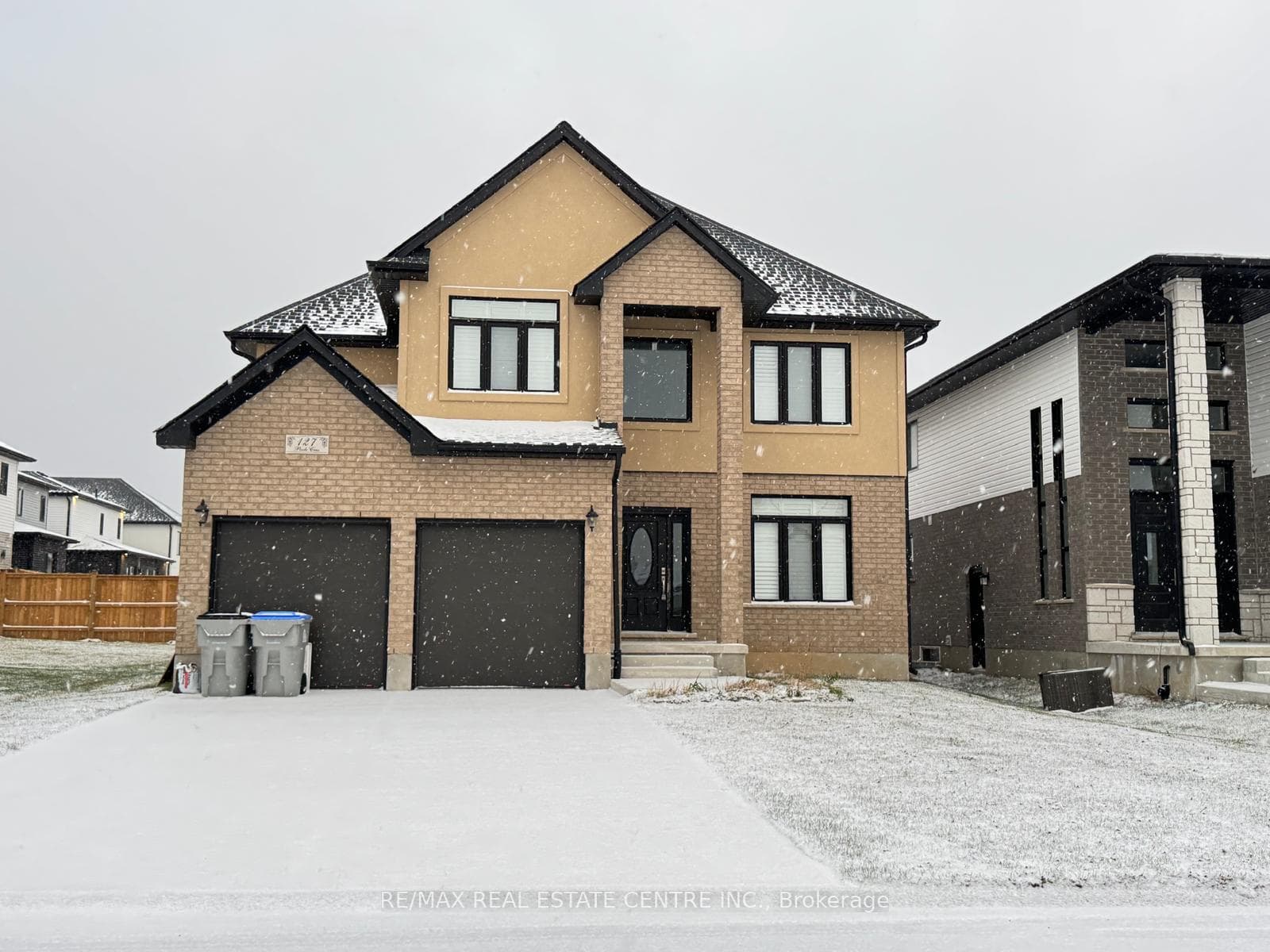 127 Poole Crescent photo 1