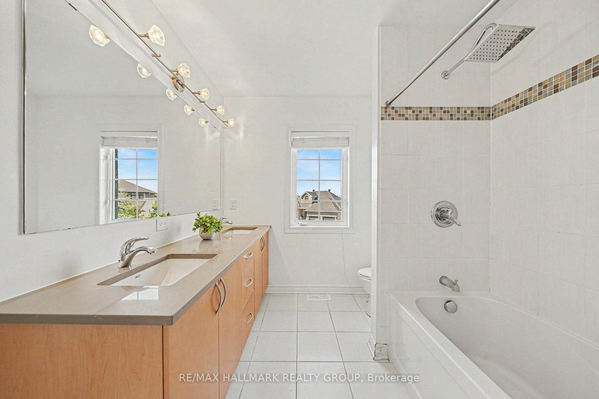 938 Wildcarrot Crescent photo 25