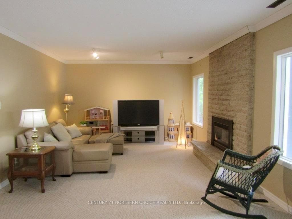 1127 River Road West photo 24