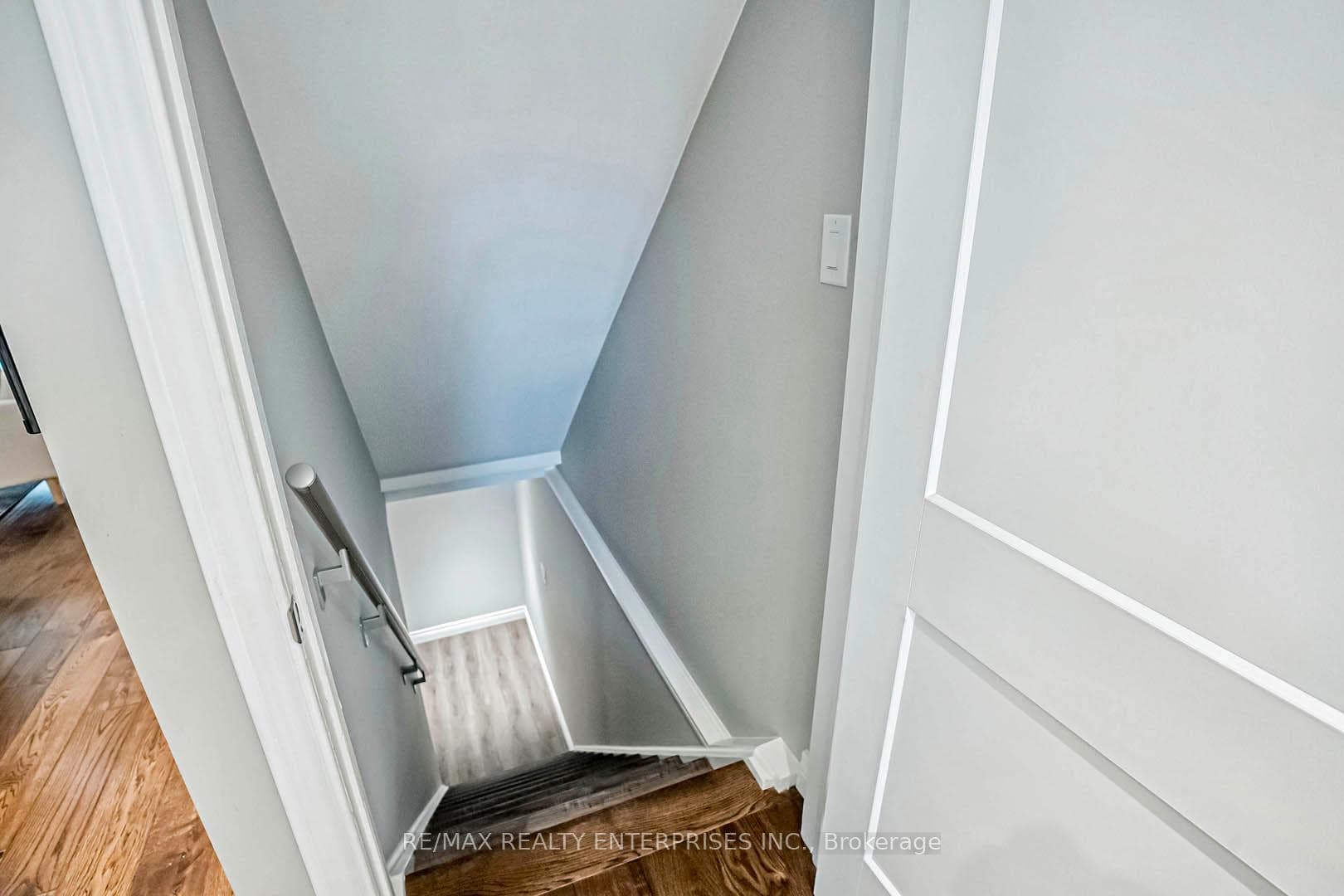 1825 Pattinson Crescent photo 24