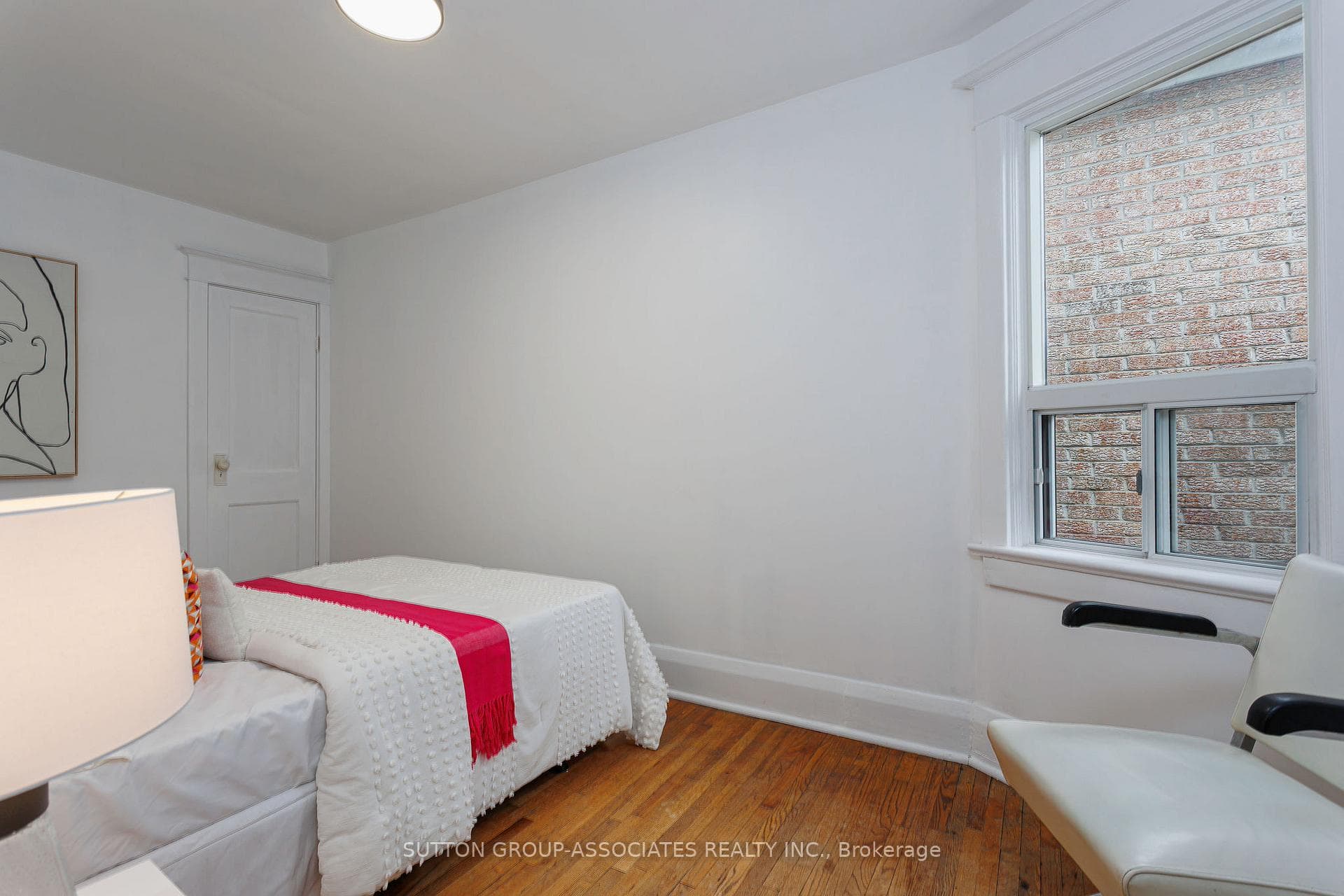 2nd floor middle bedroom