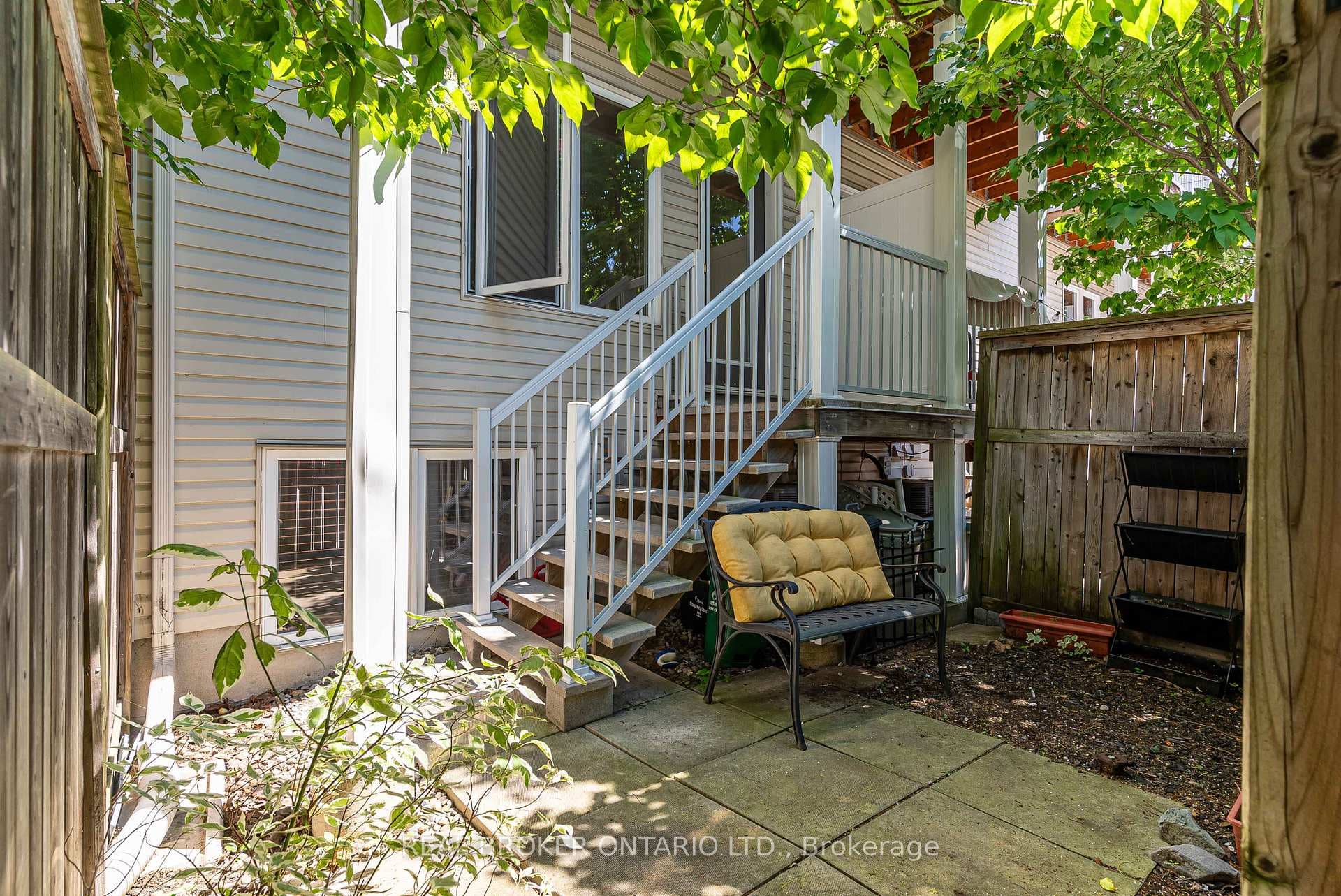 292 London Terrace photo 27