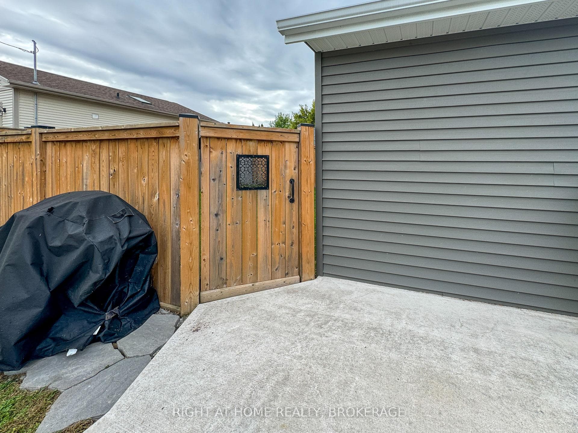 16 NORTHGLEN Avenue photo 27