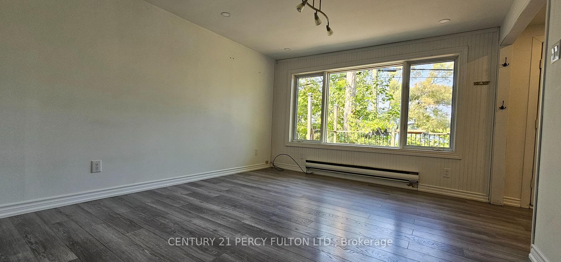 5895 Lakeshore Road photo 12
