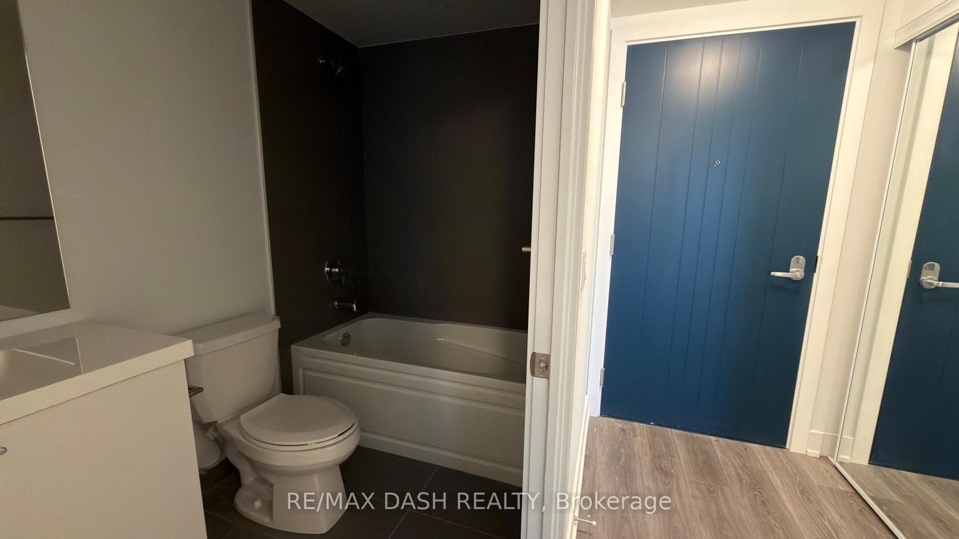 2545 Simcoe Street Unit 435 photo 4