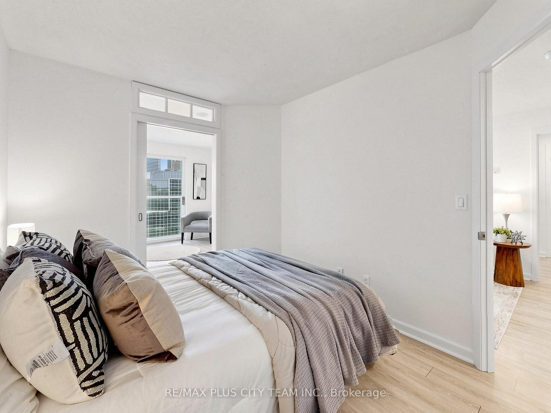 8 Park Road Unit 2006 photo 19