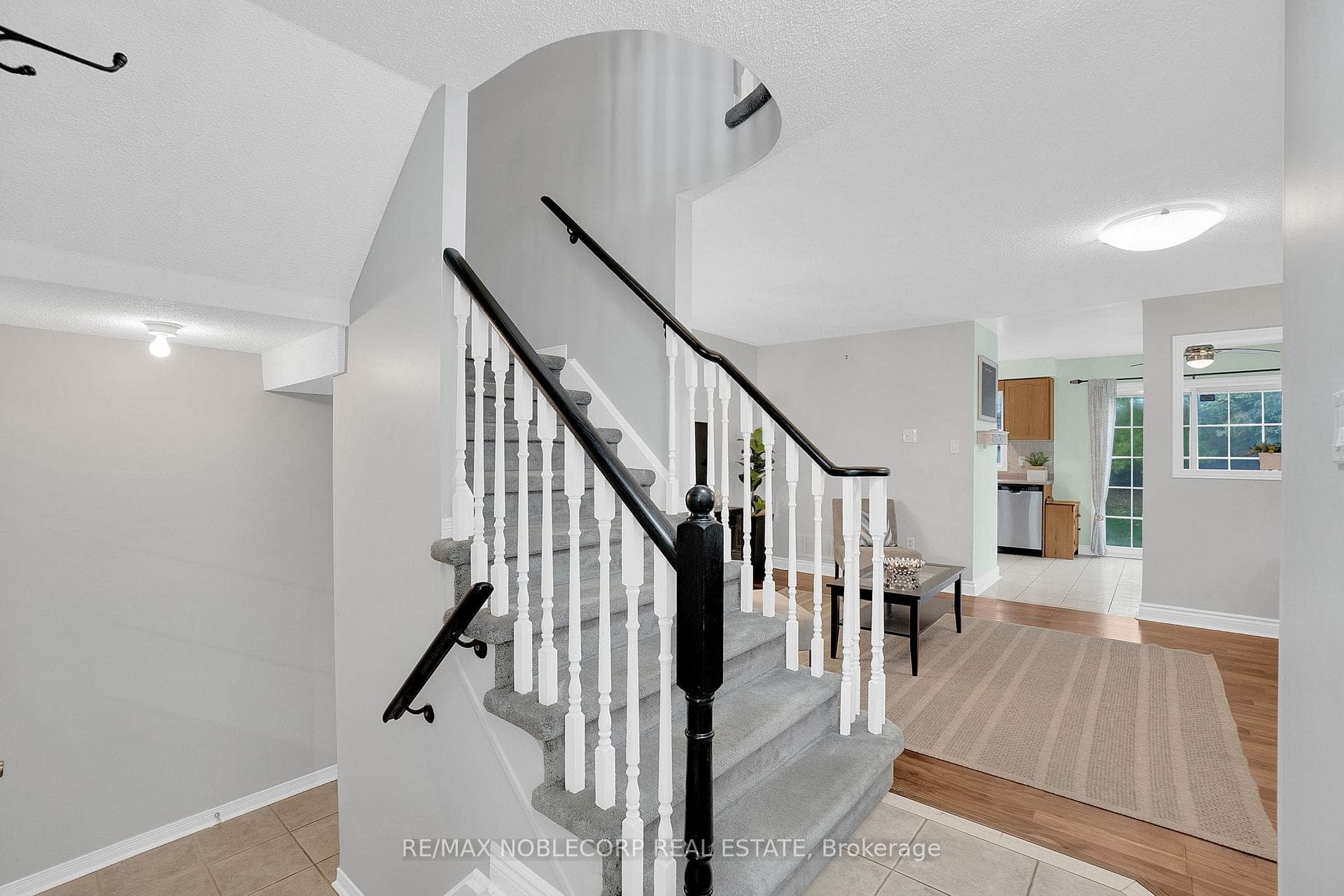 54 Lawren Harris Crescent photo 10