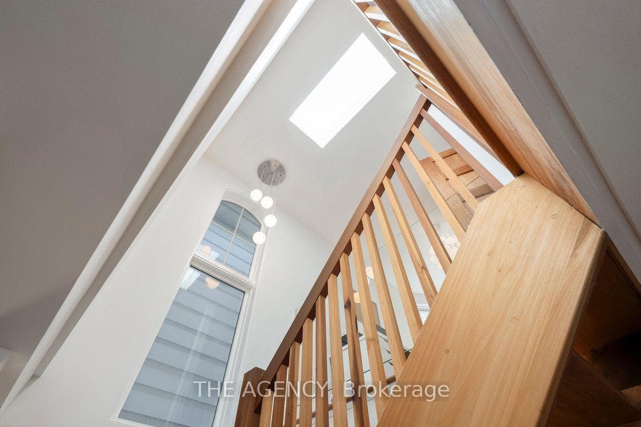 110 Hastings Avenue photo 17