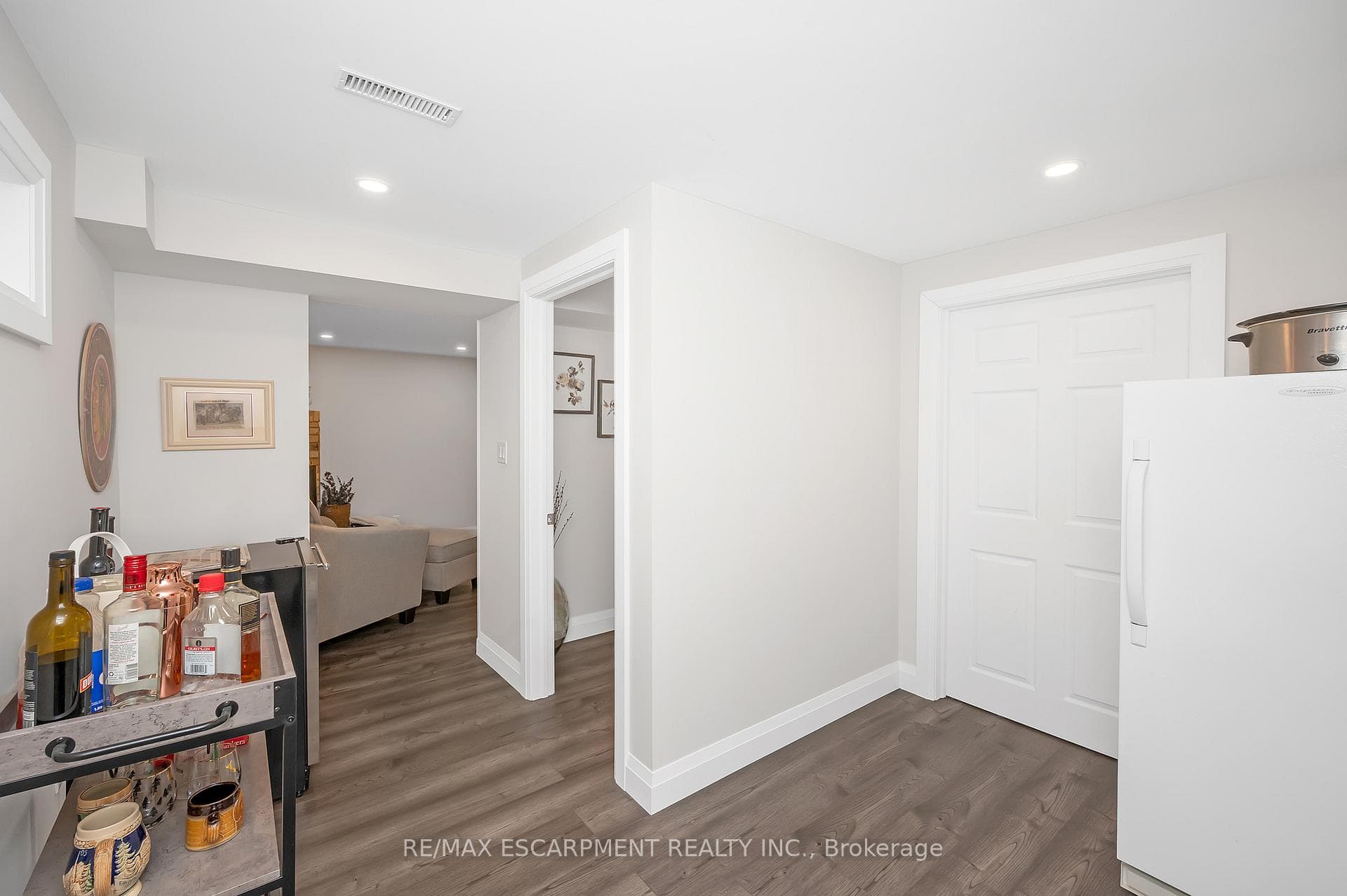 1428 Dewbourne Crescent photo 15