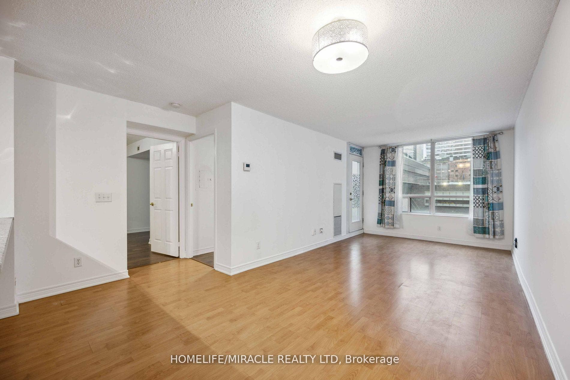 30 Grand Trunk Crescent Unit 302 photo 7