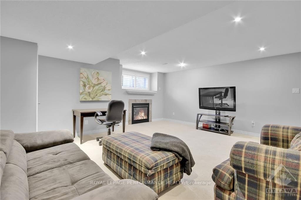 332 MELODIE Street photo 13