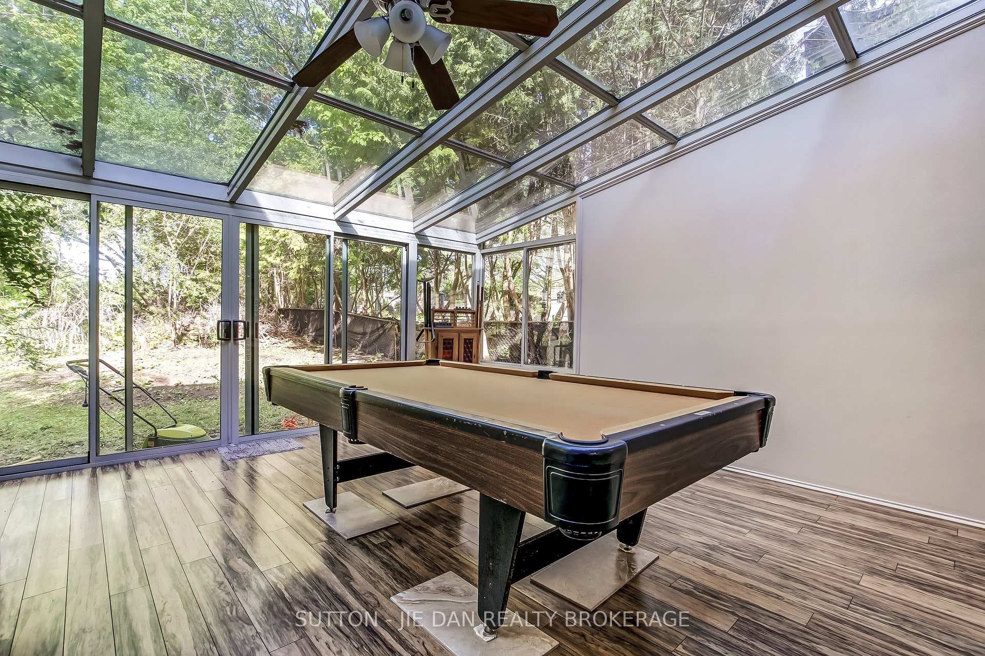260 Chesham Avenue photo 9