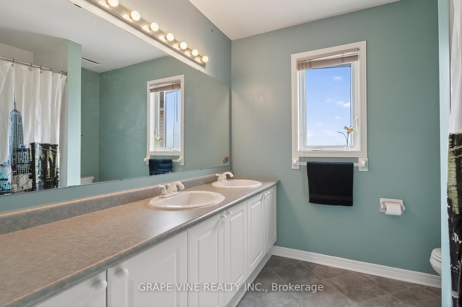175 Allanford Avenue photo 28