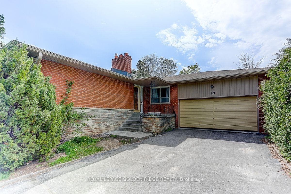 19 Morewood Crescent photo 2