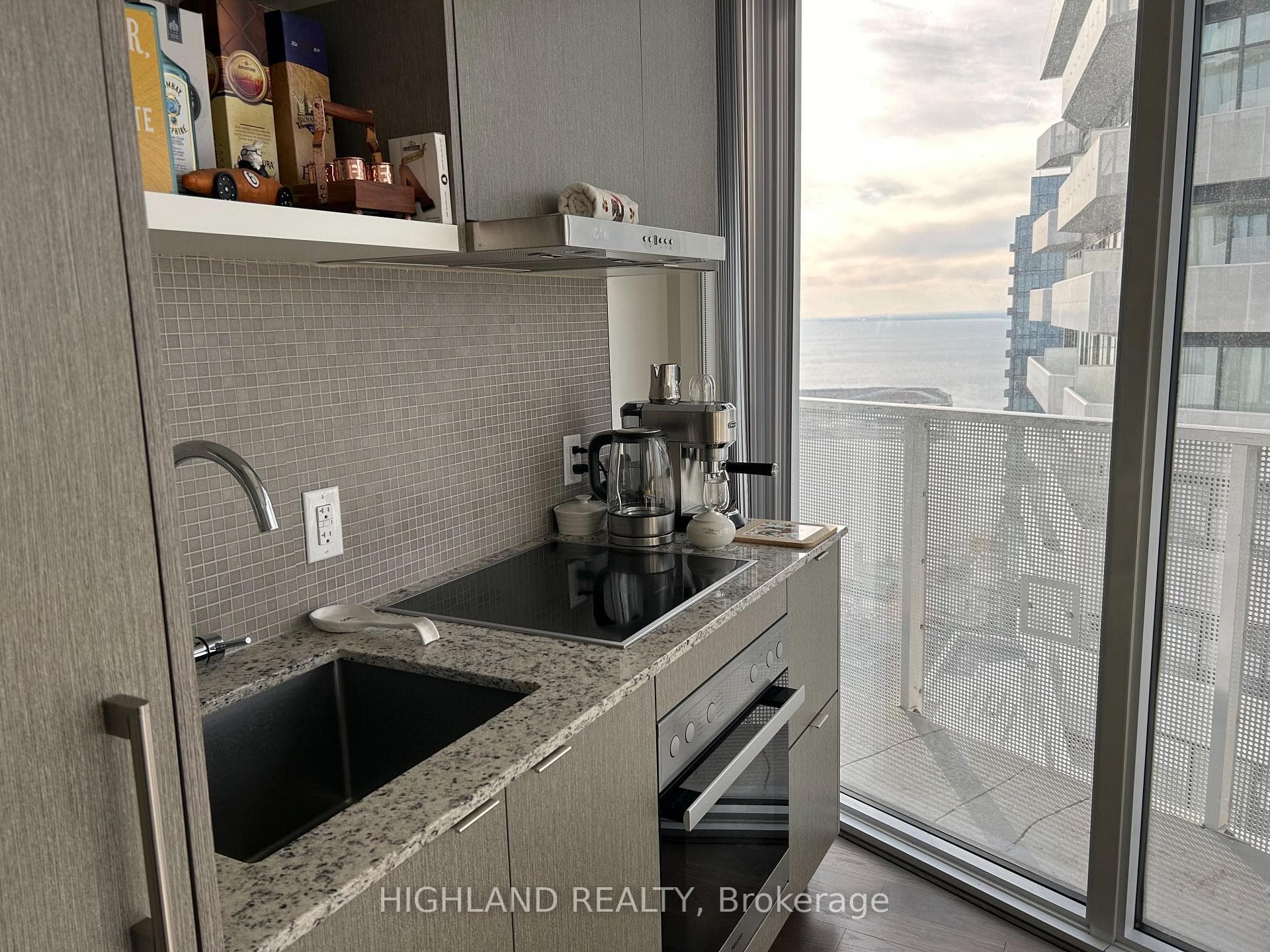 88 Harbour Street Unit 6702 photo 17