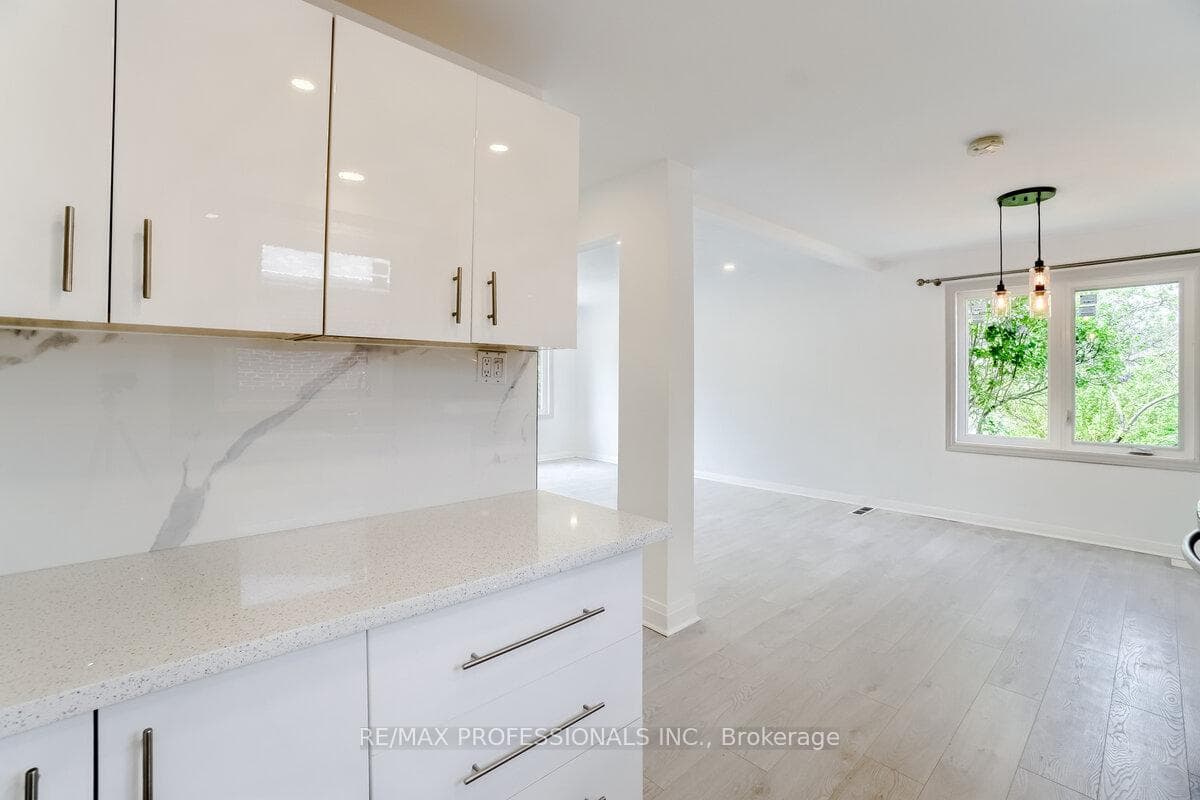 351 Maurice Drive photo 9