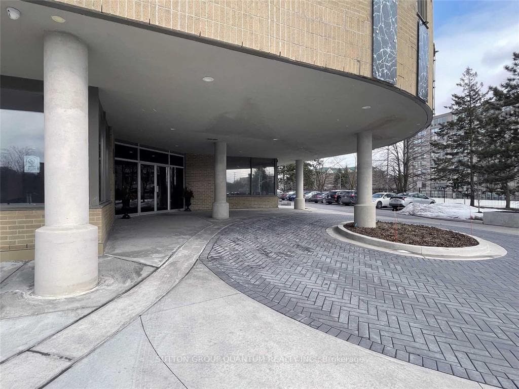 326 Major Mackenzie Drive Unit 616 photo 2