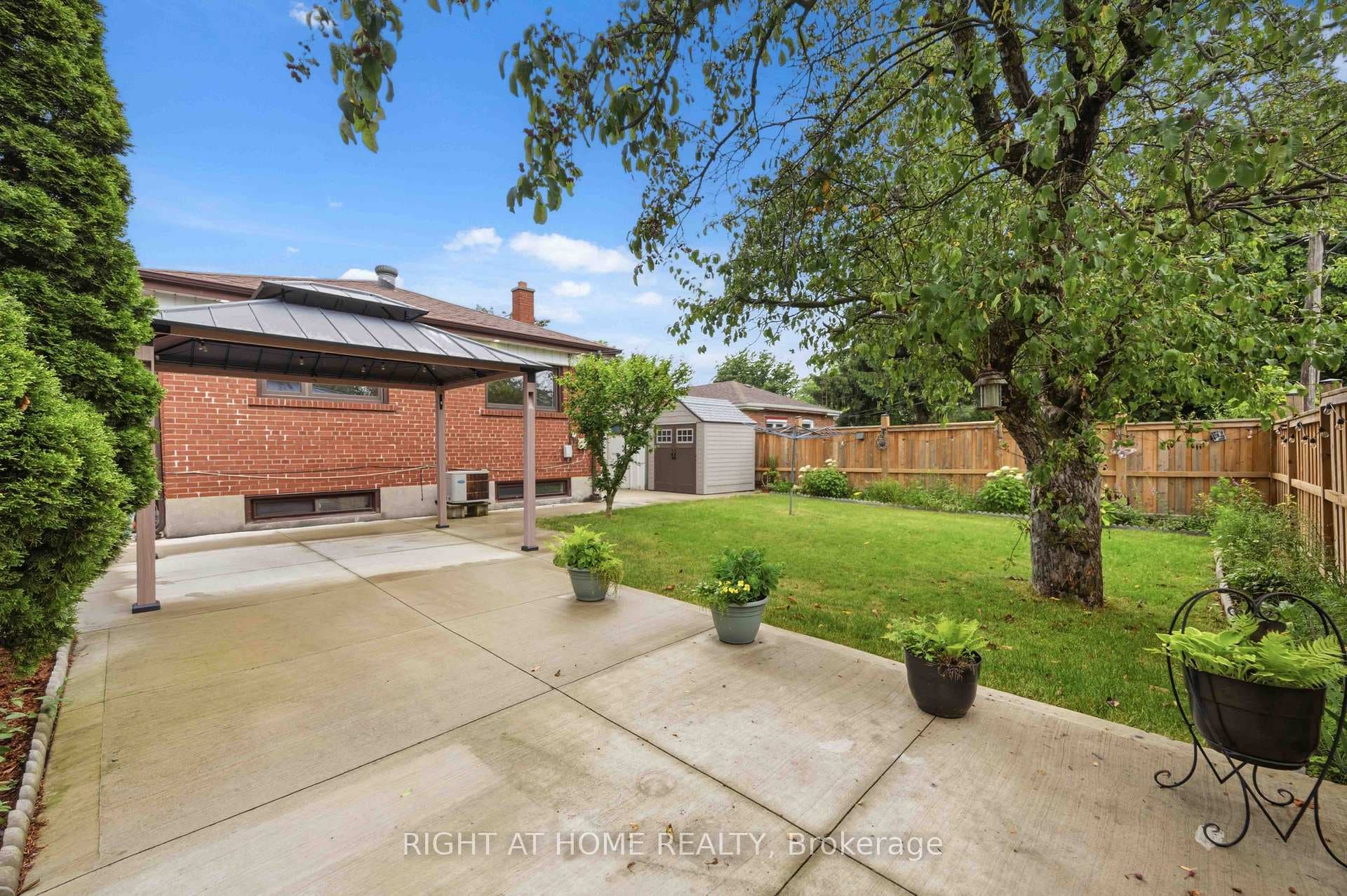 8 Grassington Crescent photo 45