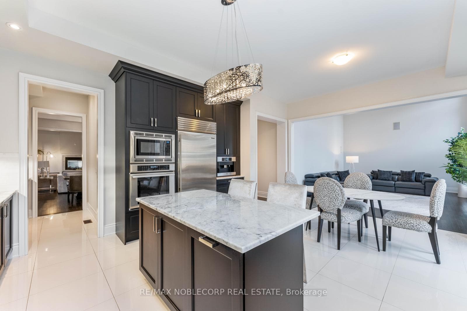 91 Woodgate Pines Drive photo 12