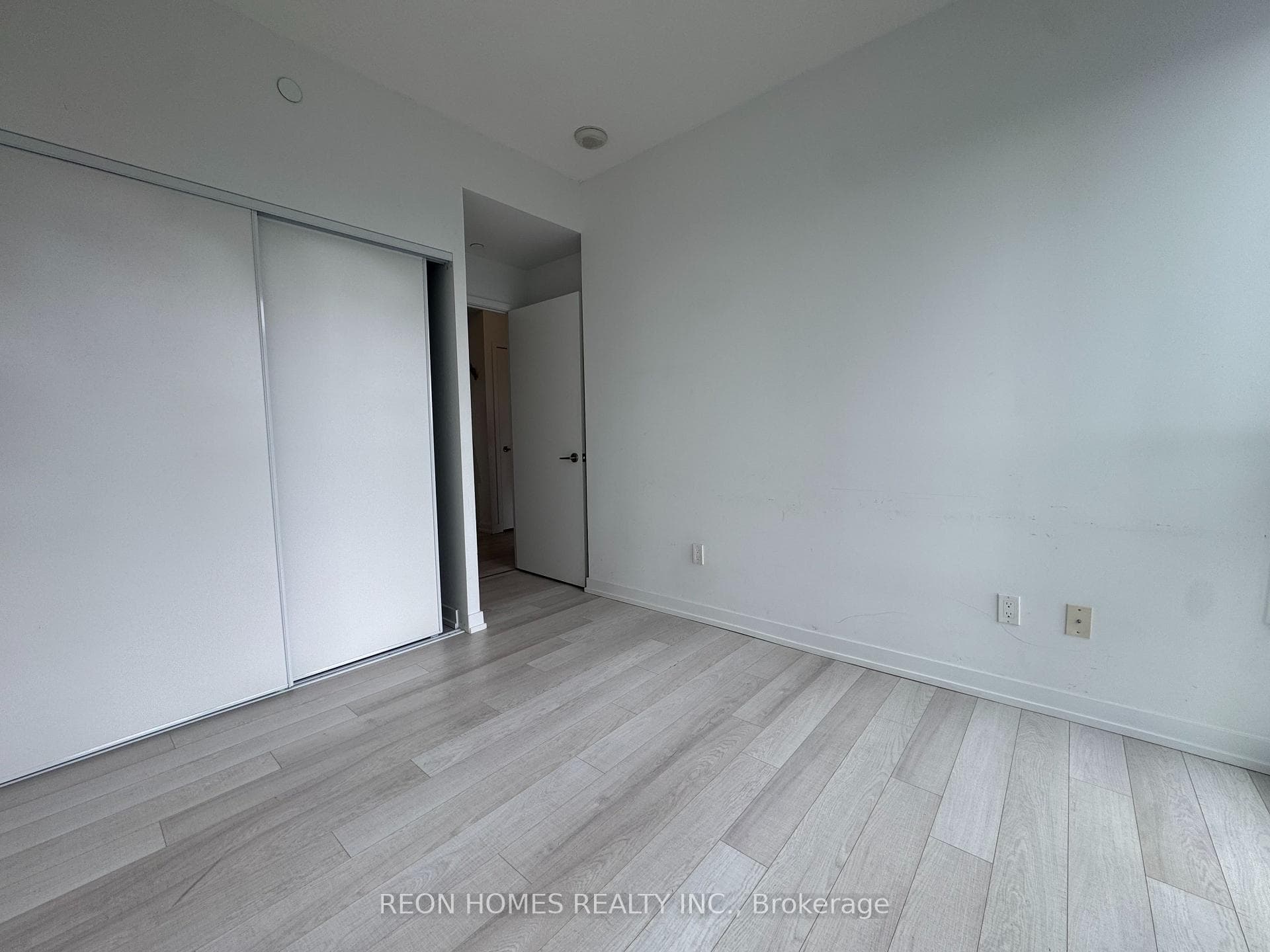 115 McMahon Drive Unit 1603 photo 30