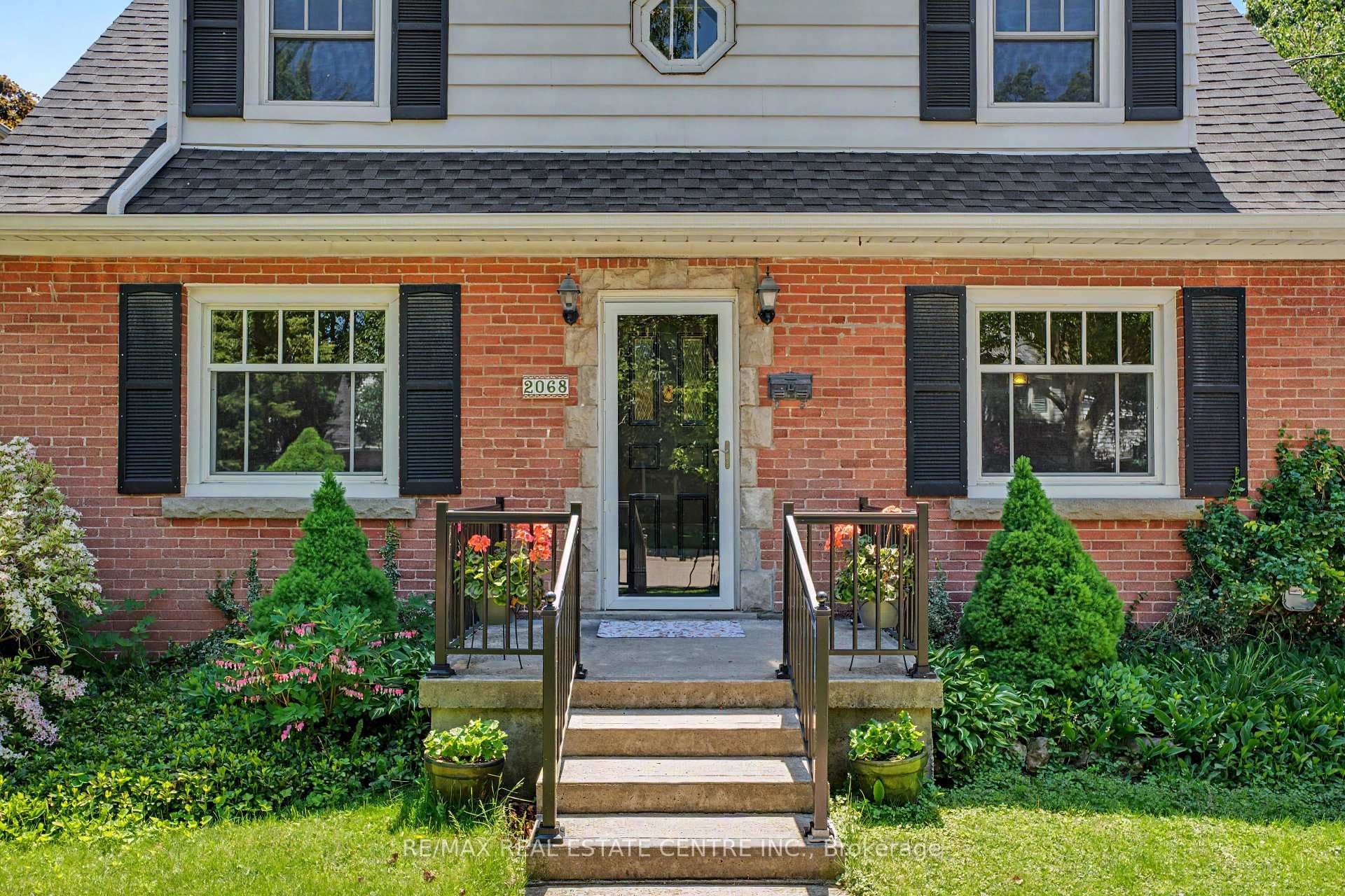 2068 Wellington Avenue photo 3