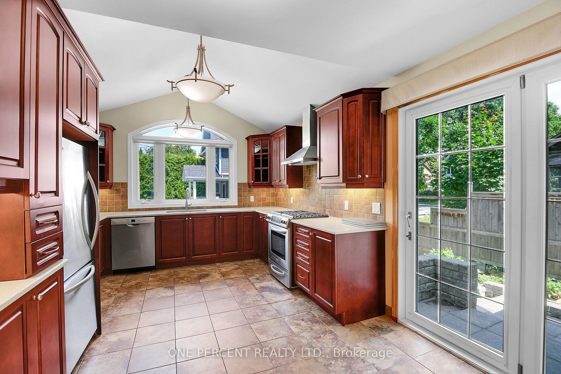 705 Parkdale Avenue photo 12