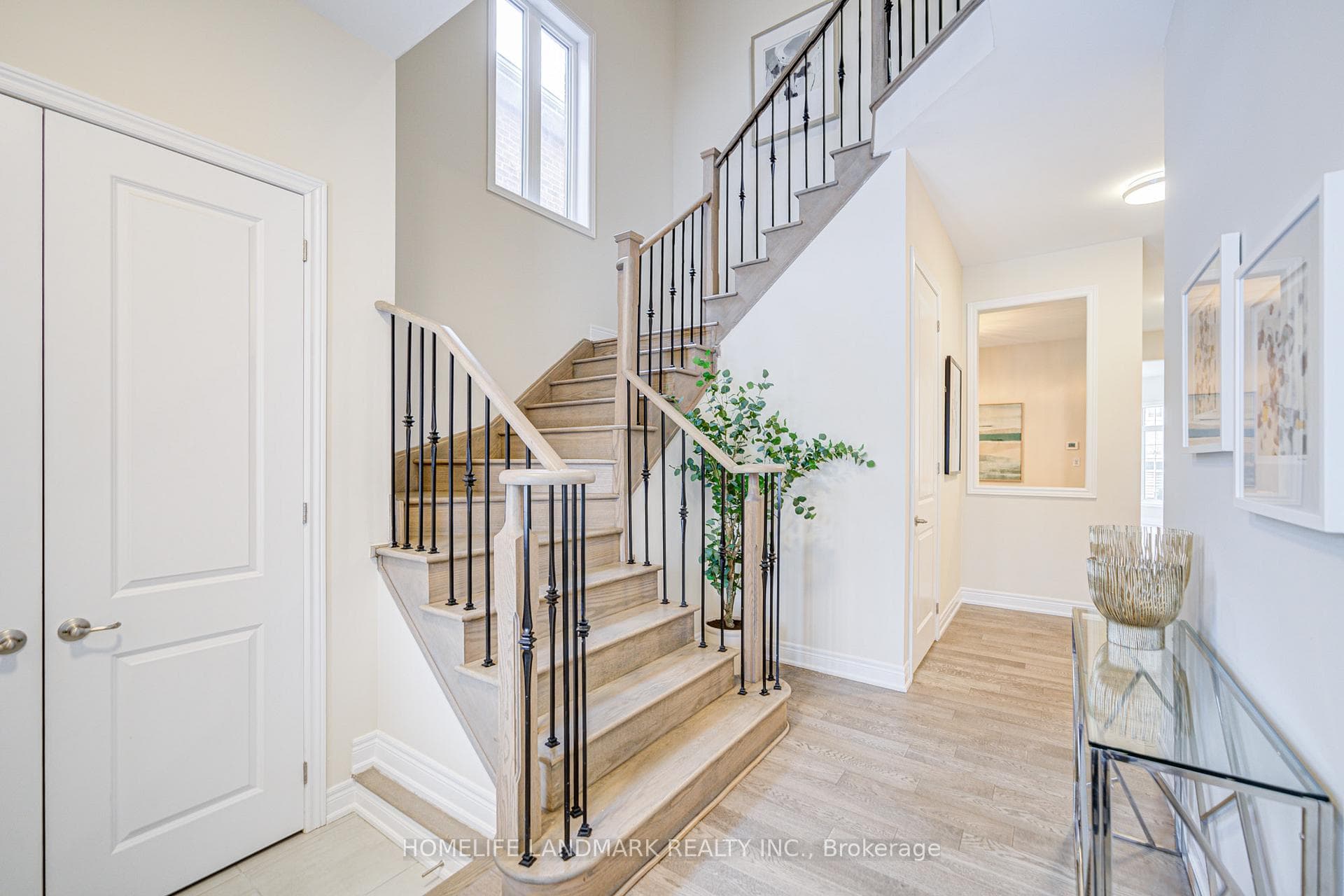 15192 Danby Road photo 3