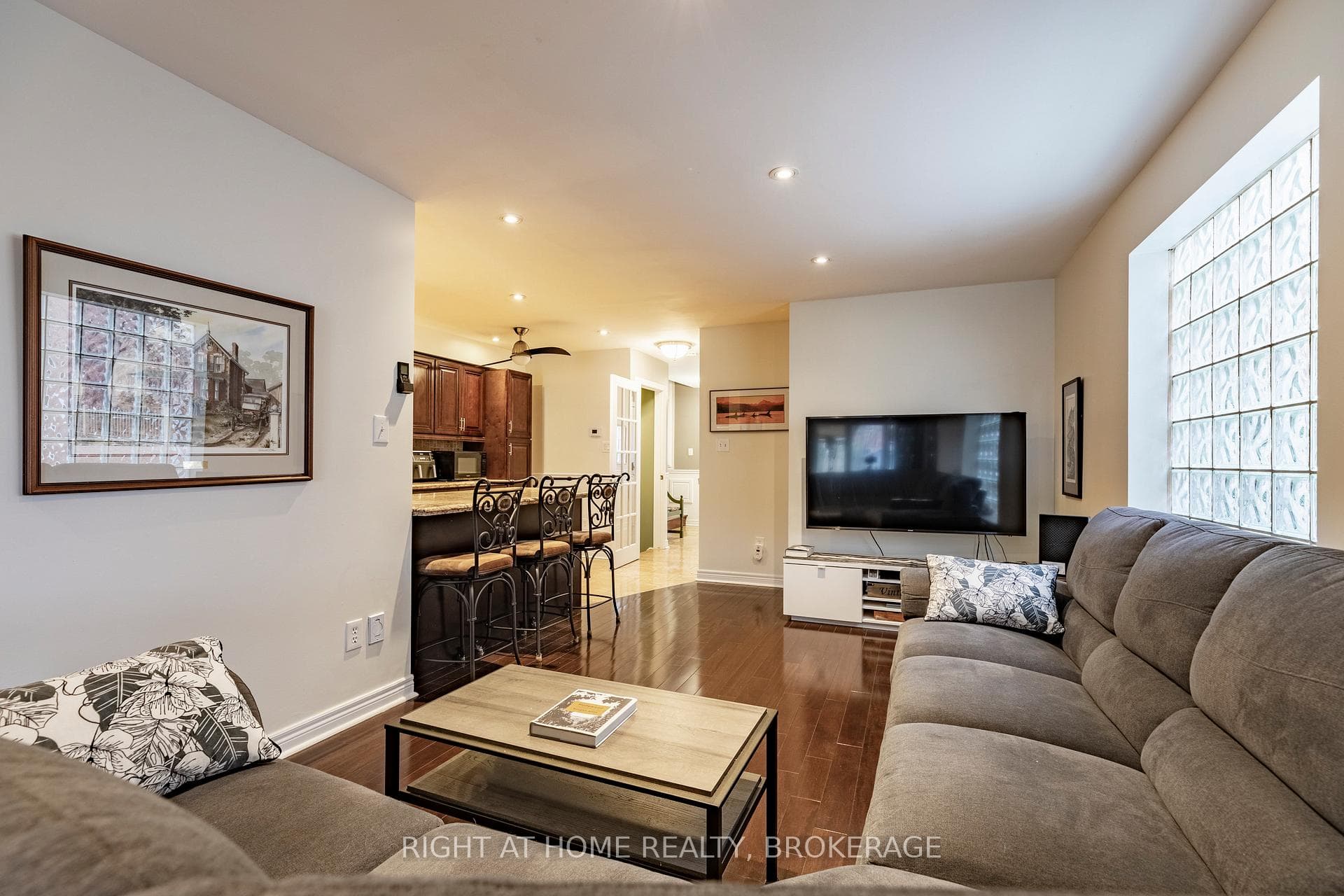 1055 PLAINS VIEW Avenue photo 4