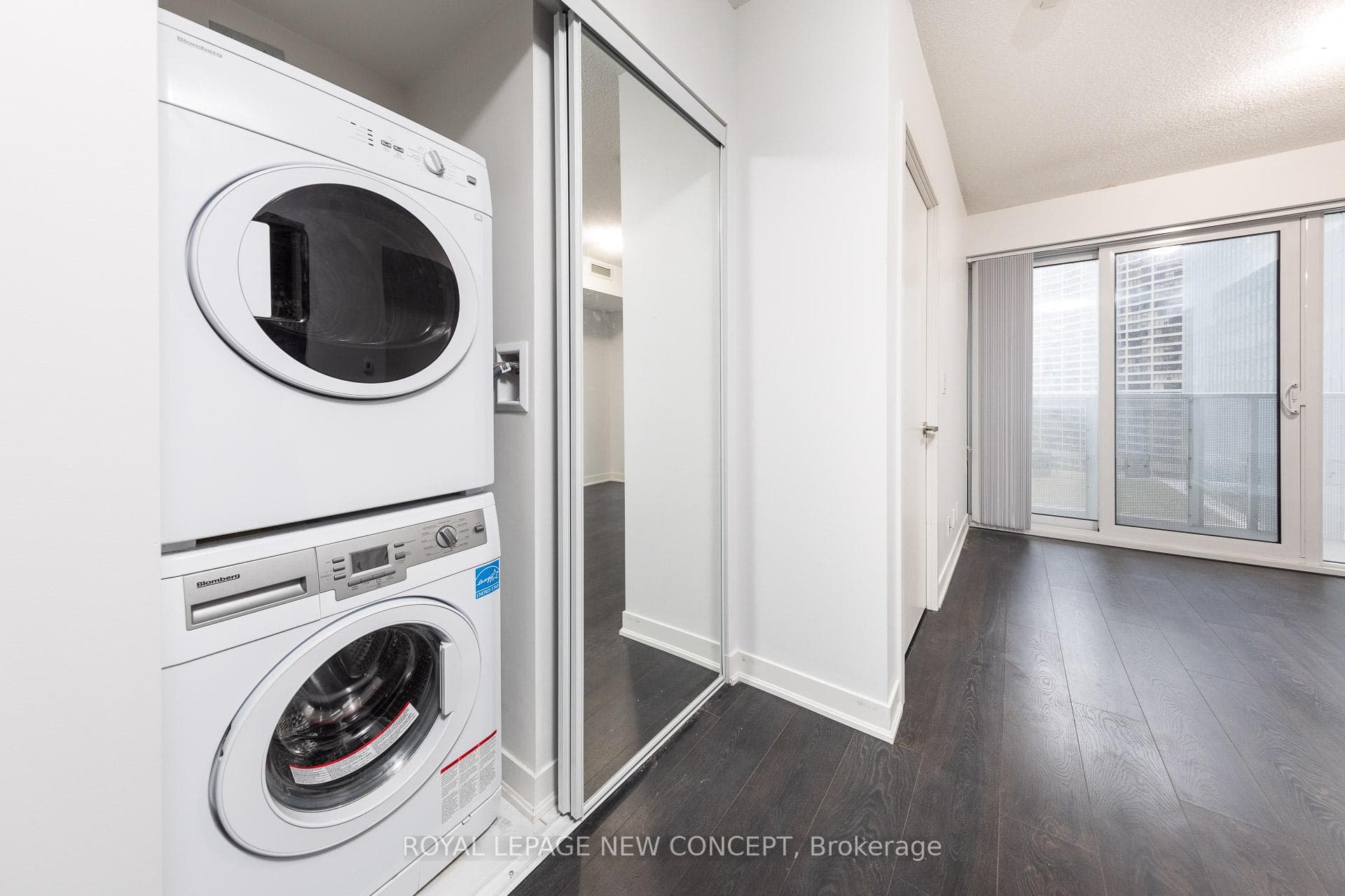 88 Harbour Street Unit 1408 photo 14