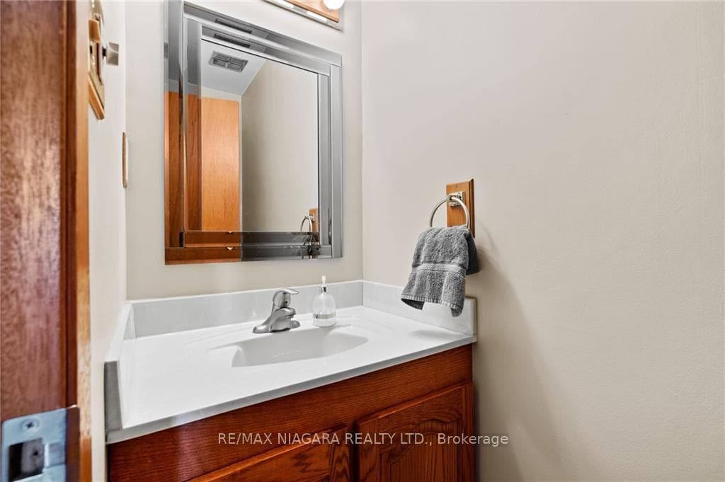 35 Lindbergh Drive photo 18