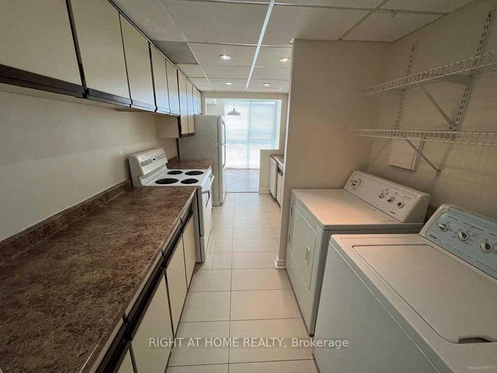 3650 Kaneff Crescent Unit 3202 photo 9