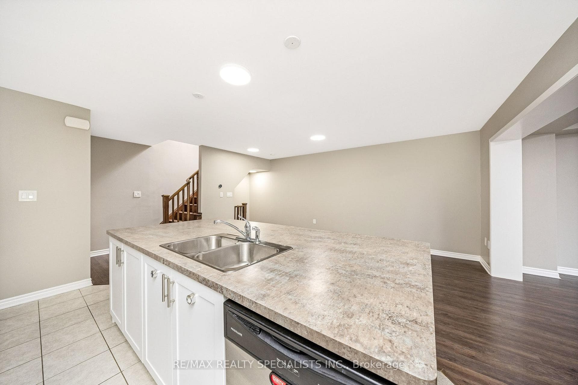 121 Frost Court photo 16