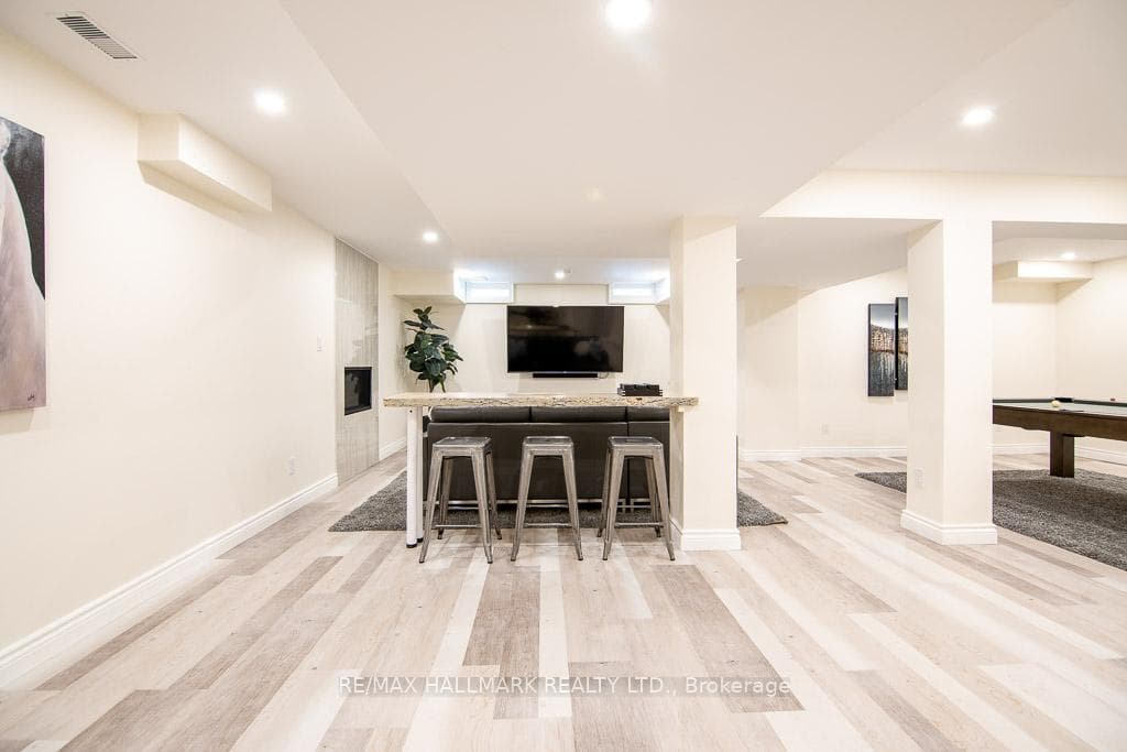 566 Maitland Drive photo 22
