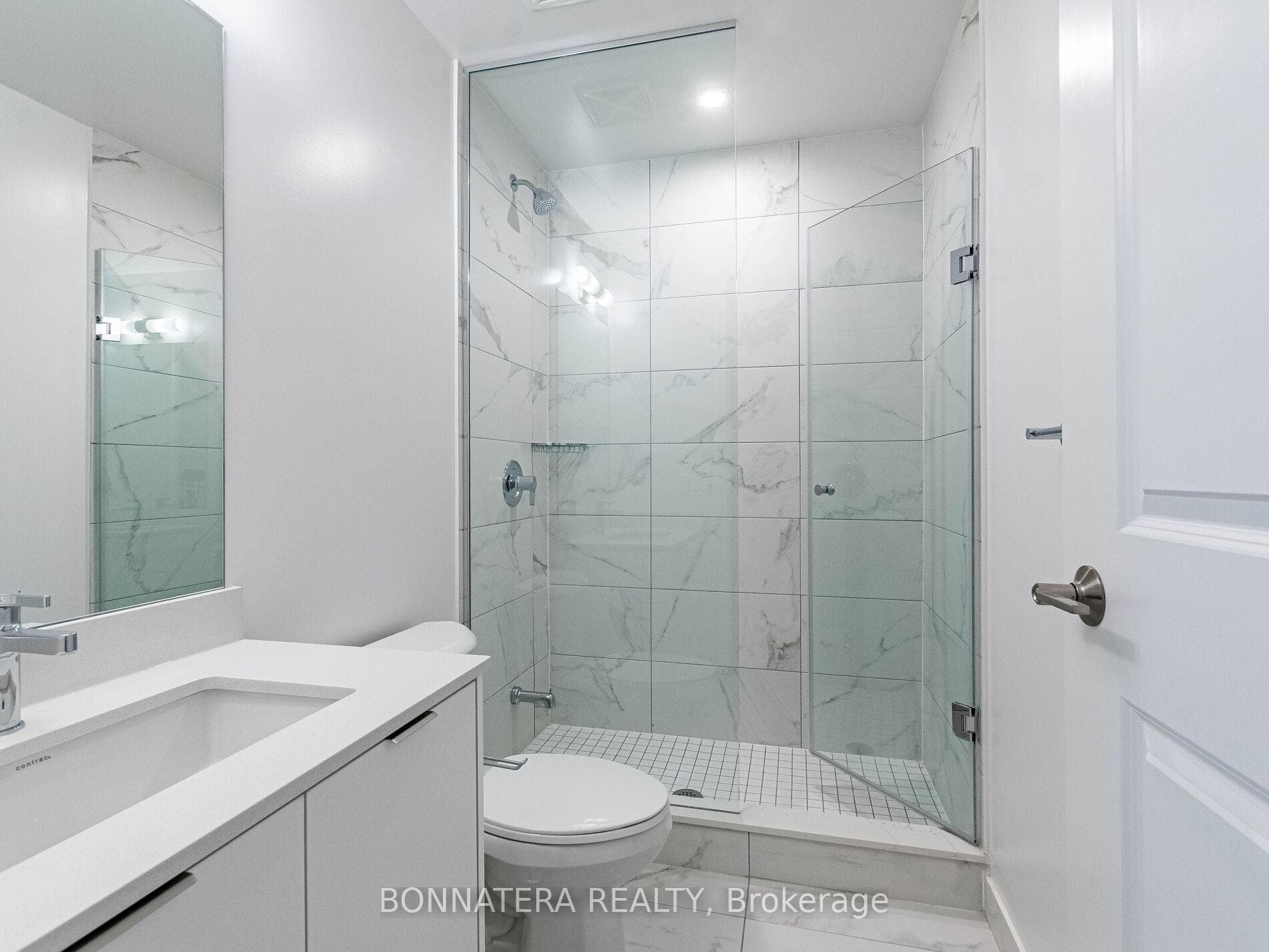 202 Burnhamthorpe Road Unit 1702 photo 31