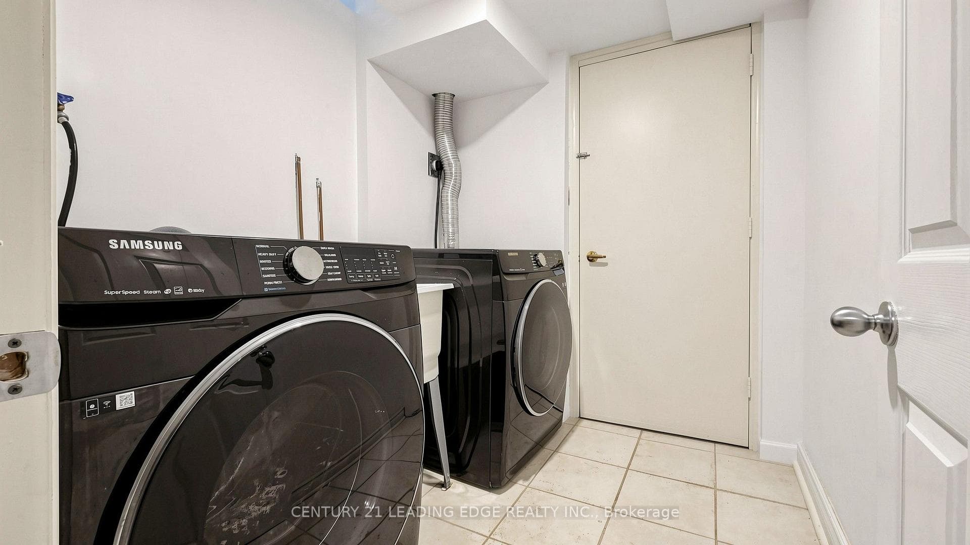 209 Kelso Crescent photo 39